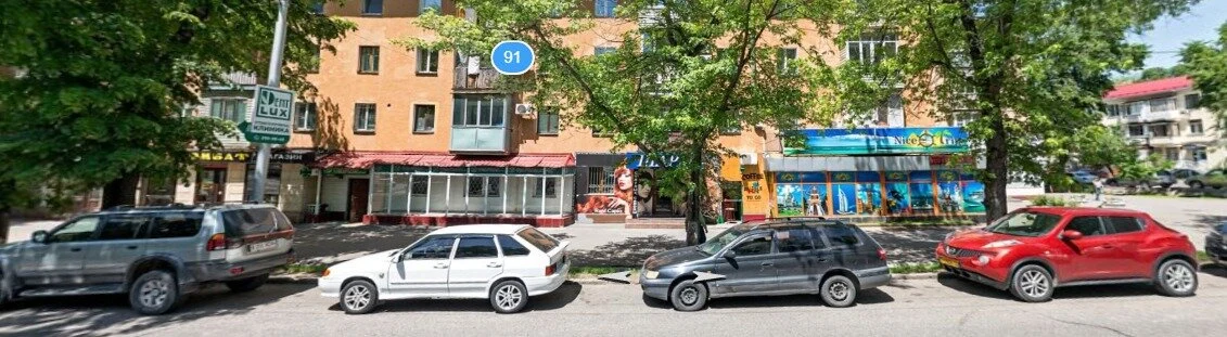 Коммерция по улице Кабанбай батыра до проведения ремонтных работ. Источник: Яндекс карты