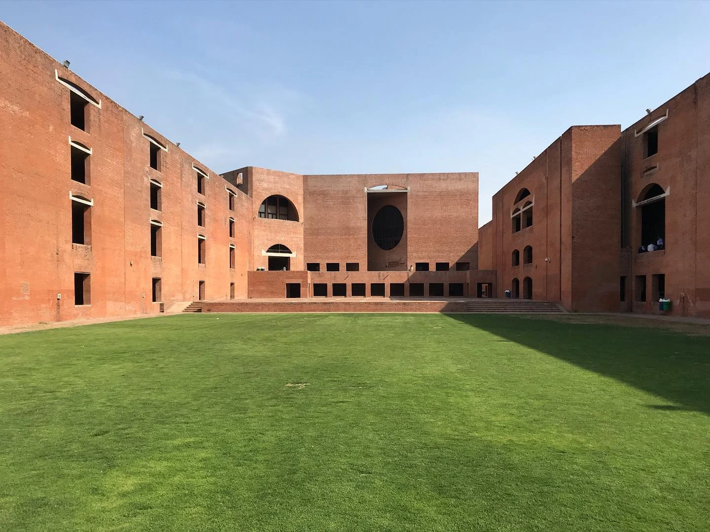 Луис Кан. Индийский институт менеджмента. Центральный двор. 1964-1969.