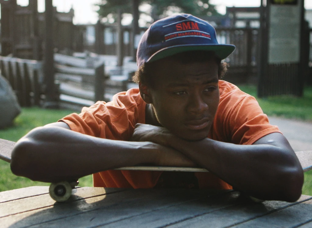 Режиссер Бинг Лю начал свою карьеру, снимая видео о скейтбординге в Рокфорде, штат Иллинойс.