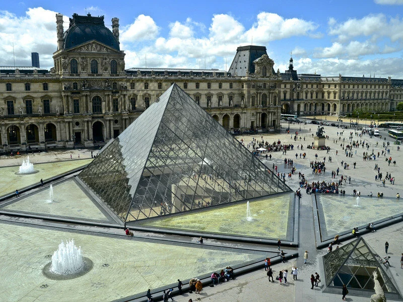 Пирамиды Лувра, с сайта izi.travel