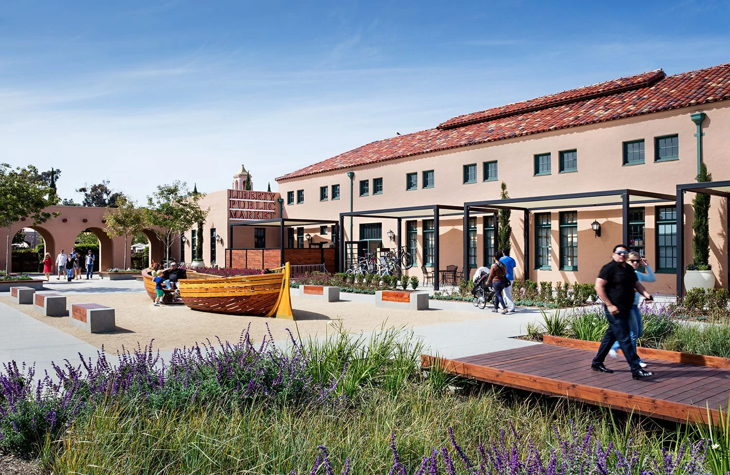 Преобразование Военно-морской базы в пространство для отдыха,Liberty Public Market, Сан-Диего