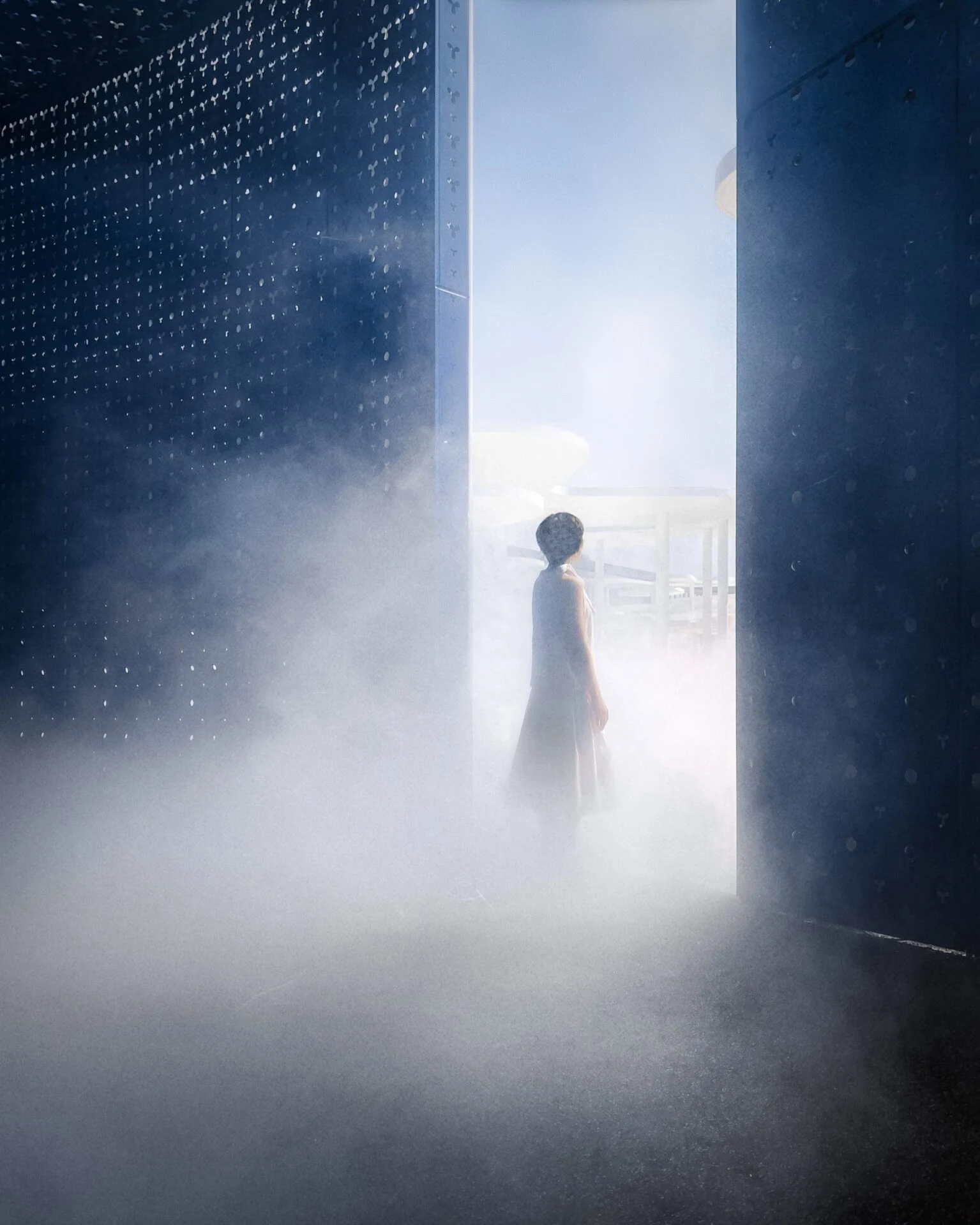 Павильон разделяет Чернильный сад и большую открытую площадку с другой стороны.