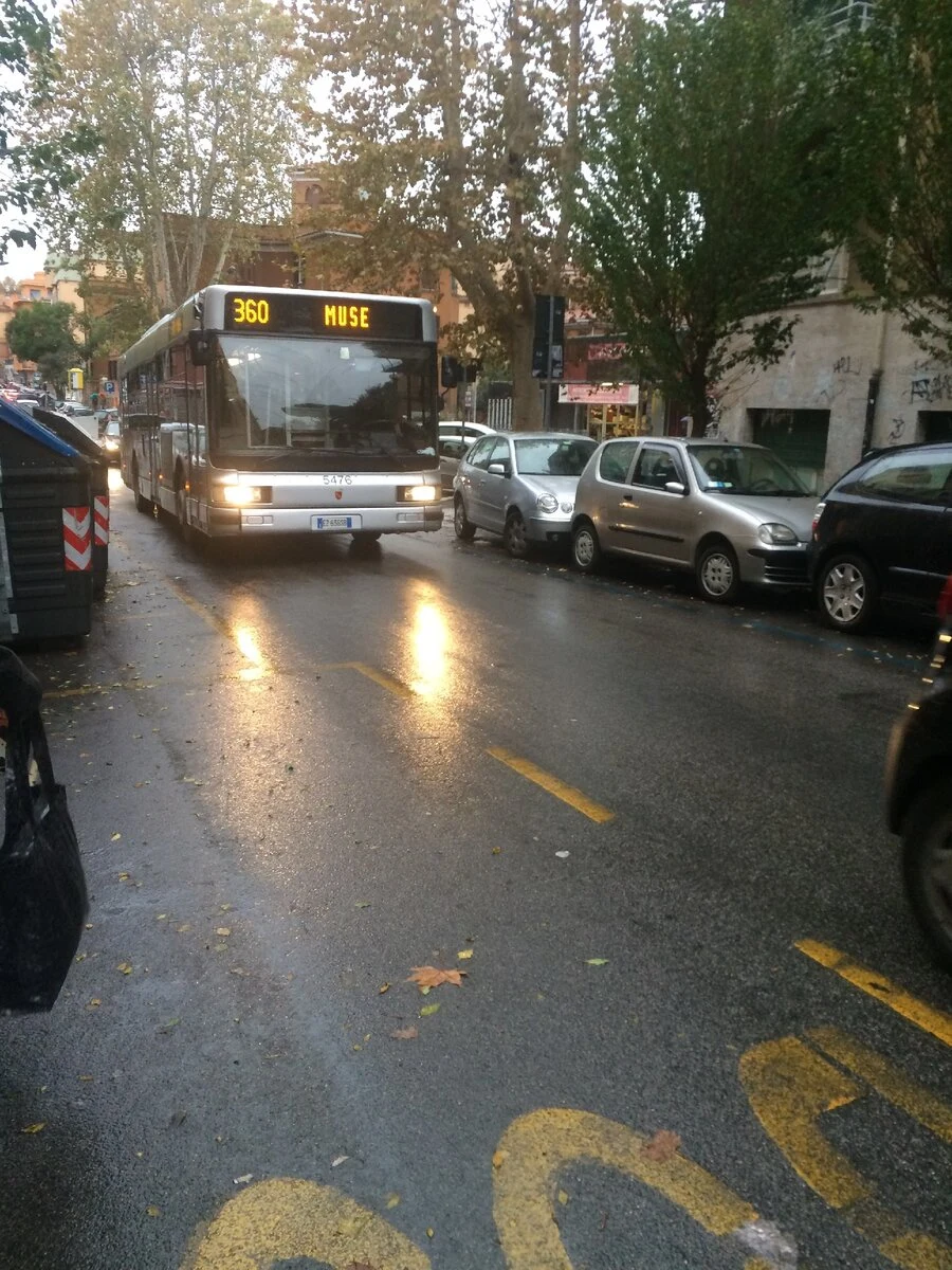 Где то в лабиринте Римских улиц. Автобус обещает отвезти к вашей музе.