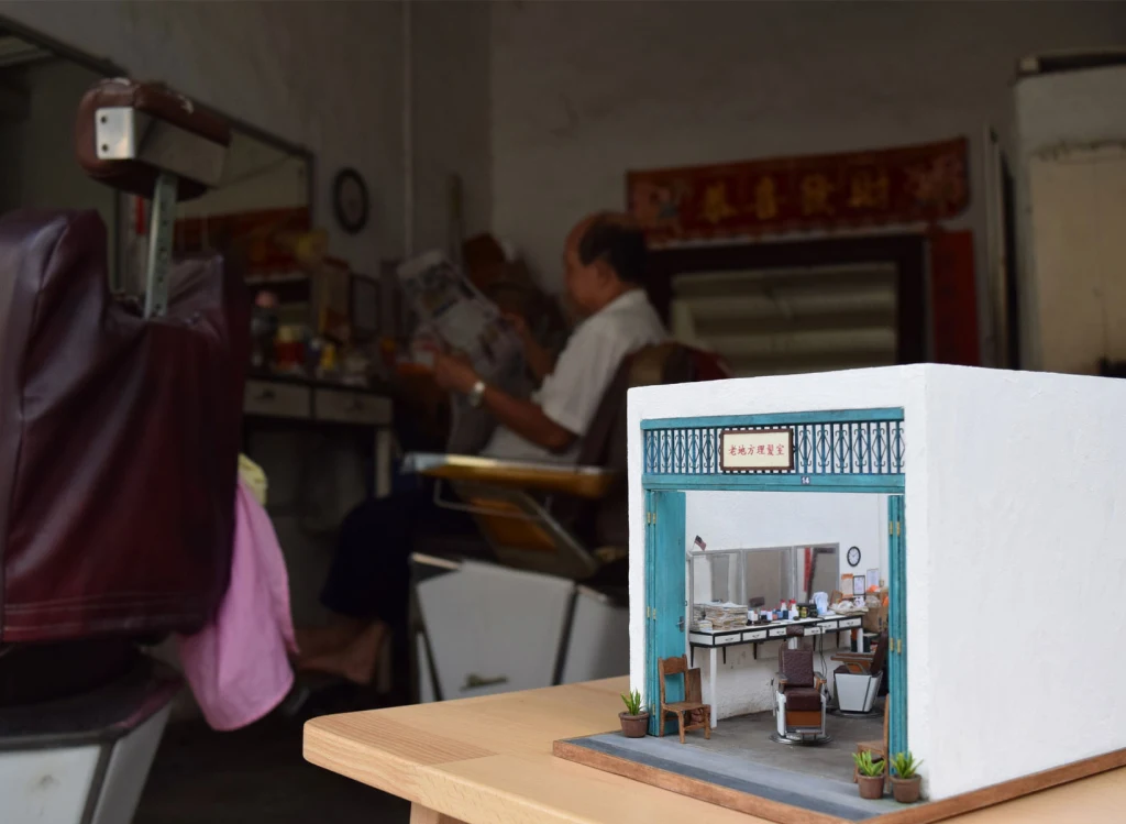 Пуи Ван Лим потратила годы, совершенствуя свои навыки художника, работающего с миниатюрами.