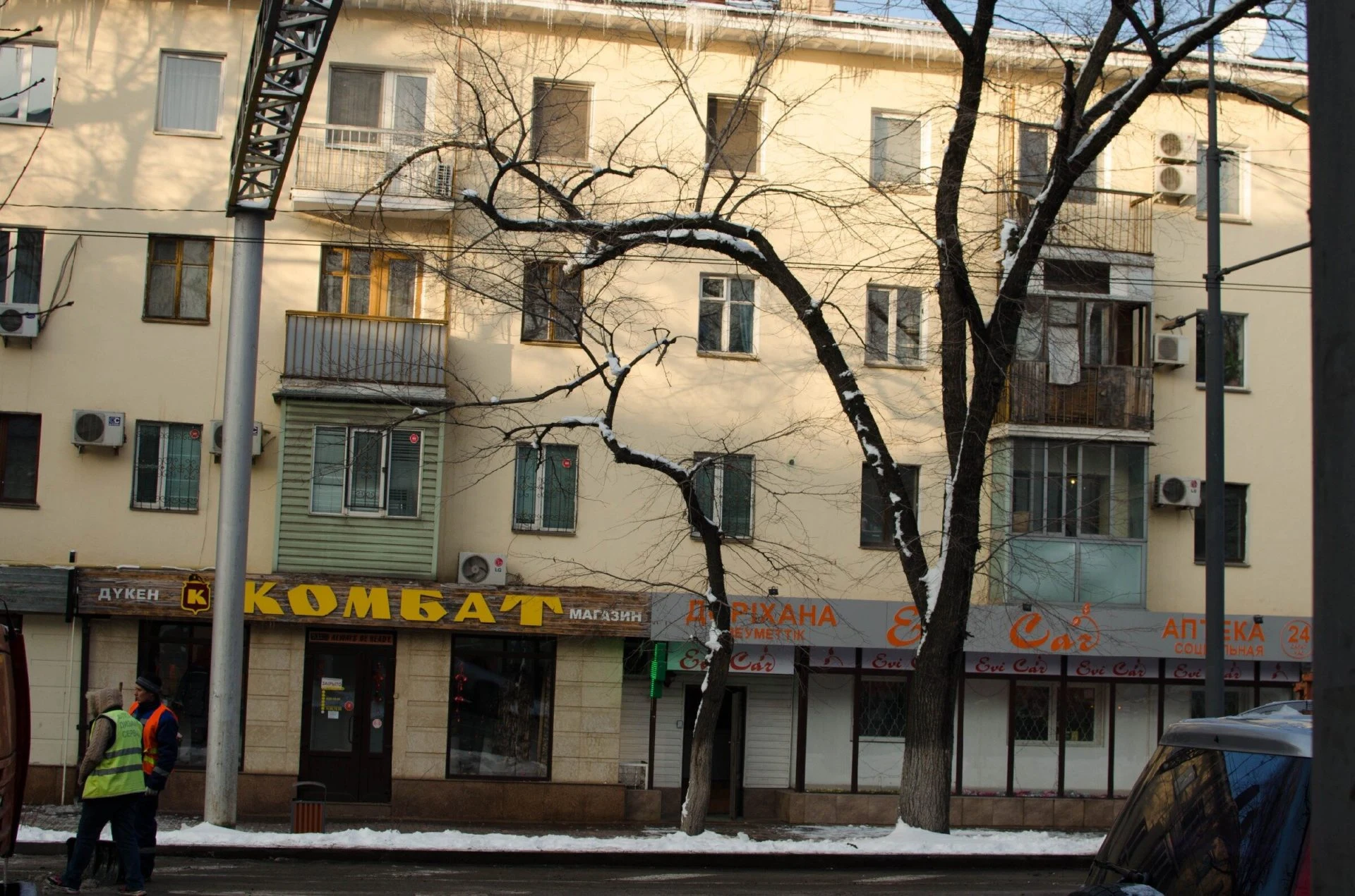 Коммерция по улице Кабанбай батыра после ремонтных работ.