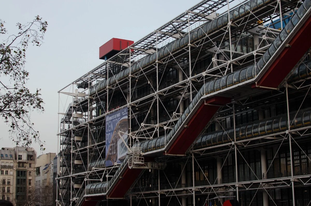 Музей Жоржа Помпиду, главный фасад