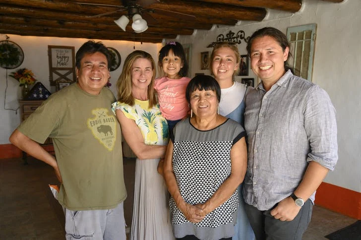 Кэти с визитом в Кева-Пуэбло (2020 г.).Изображение © Гарри Коннолли.