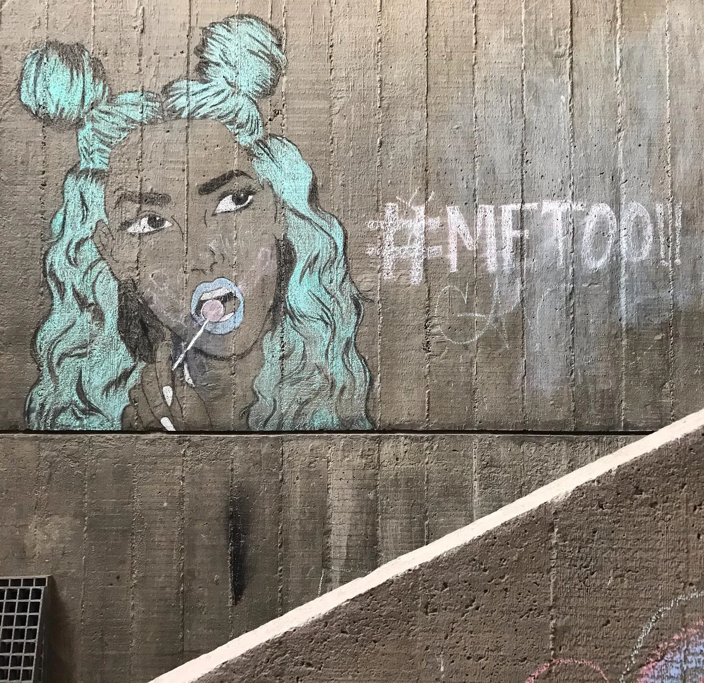 На лестнице архитектурного факультета университета Гуджарата, Ахмедабад.