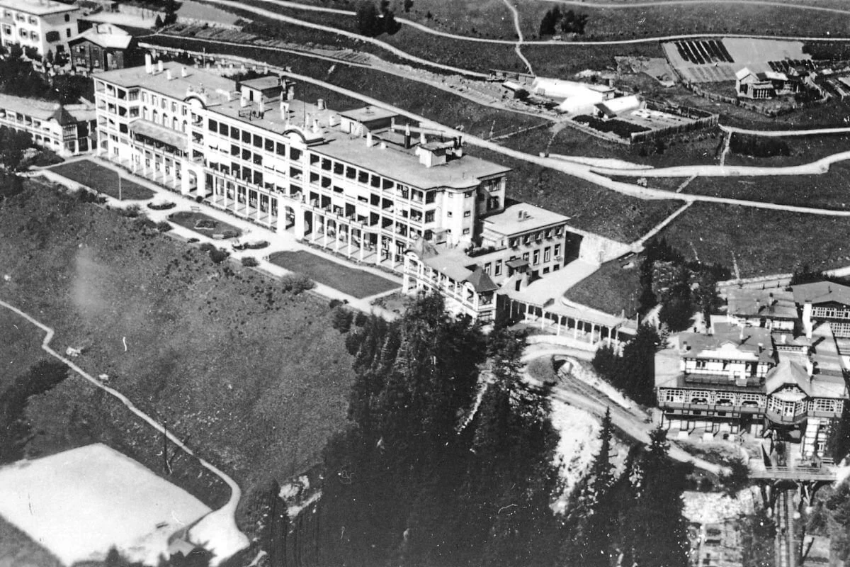 Санаторий Schatzalp. Проект Люциуса Шпенглера, двух молодых архитекторов из Цюриха: Отто Пфлегхарда и Макса Хэфели и инженера Робера Майара. Фото:сайт санатория Schatzalp