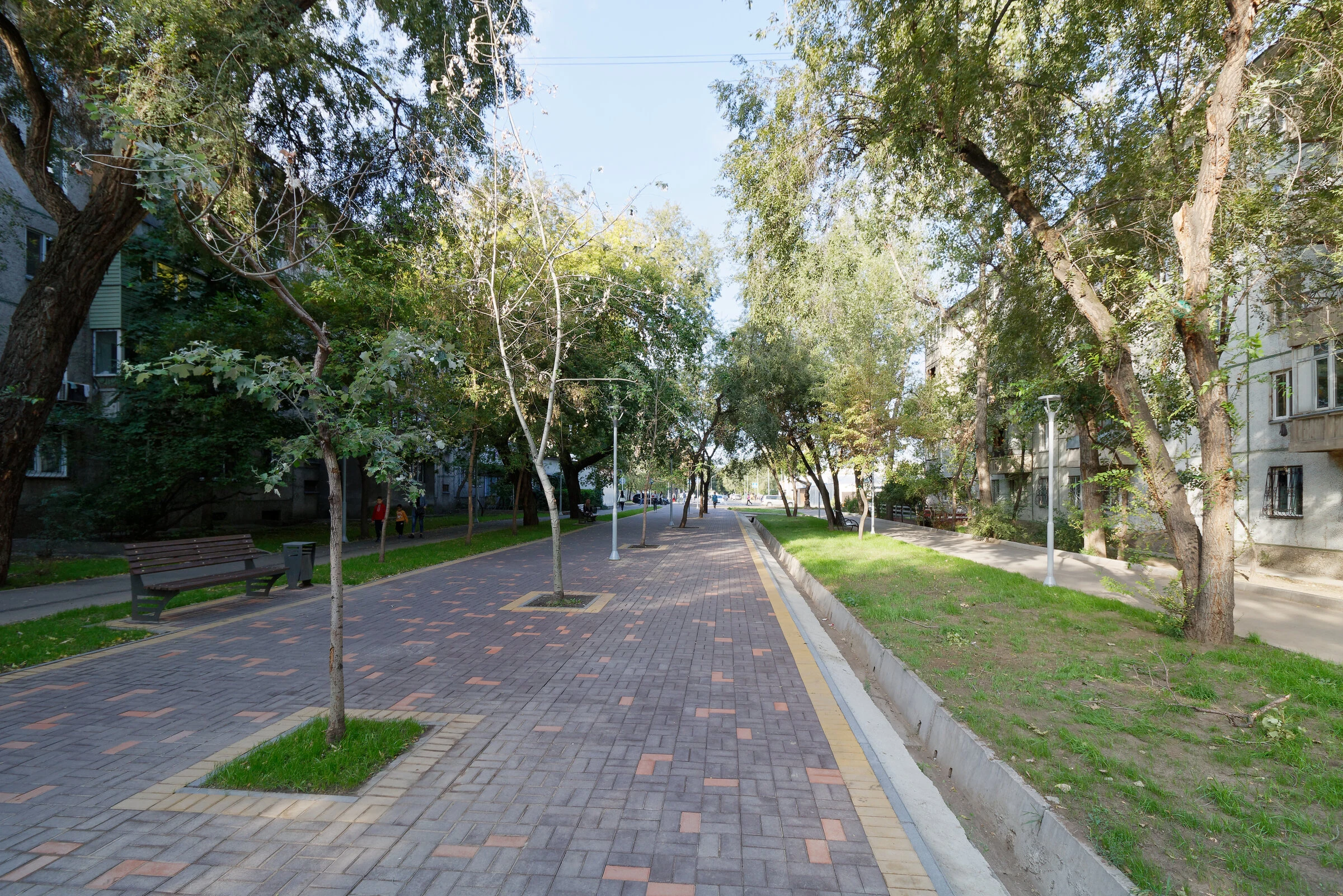 Аллея Дуйсенова: до и после: