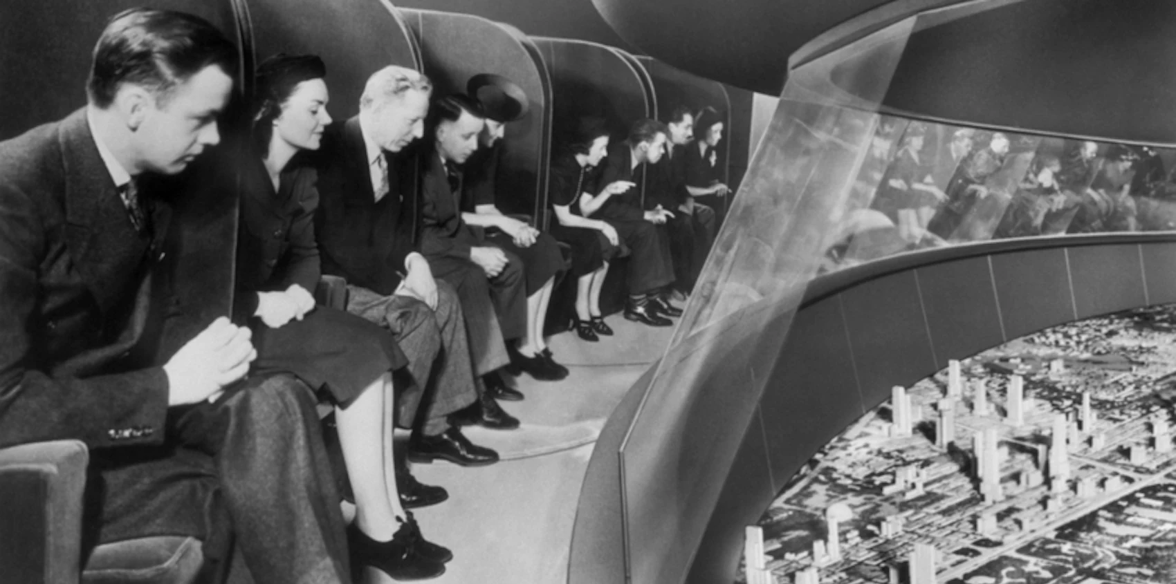 В 1939 году поколение американцев было очаровано “Футурамой”, выставкой General Motors на Всемирной выставке. Он показал видение механизированного городского будущего – с большими полосами разрушенных существующих районов-на основе радикальных идей Ле Корбюзье. / Кредит: Архив General Motors