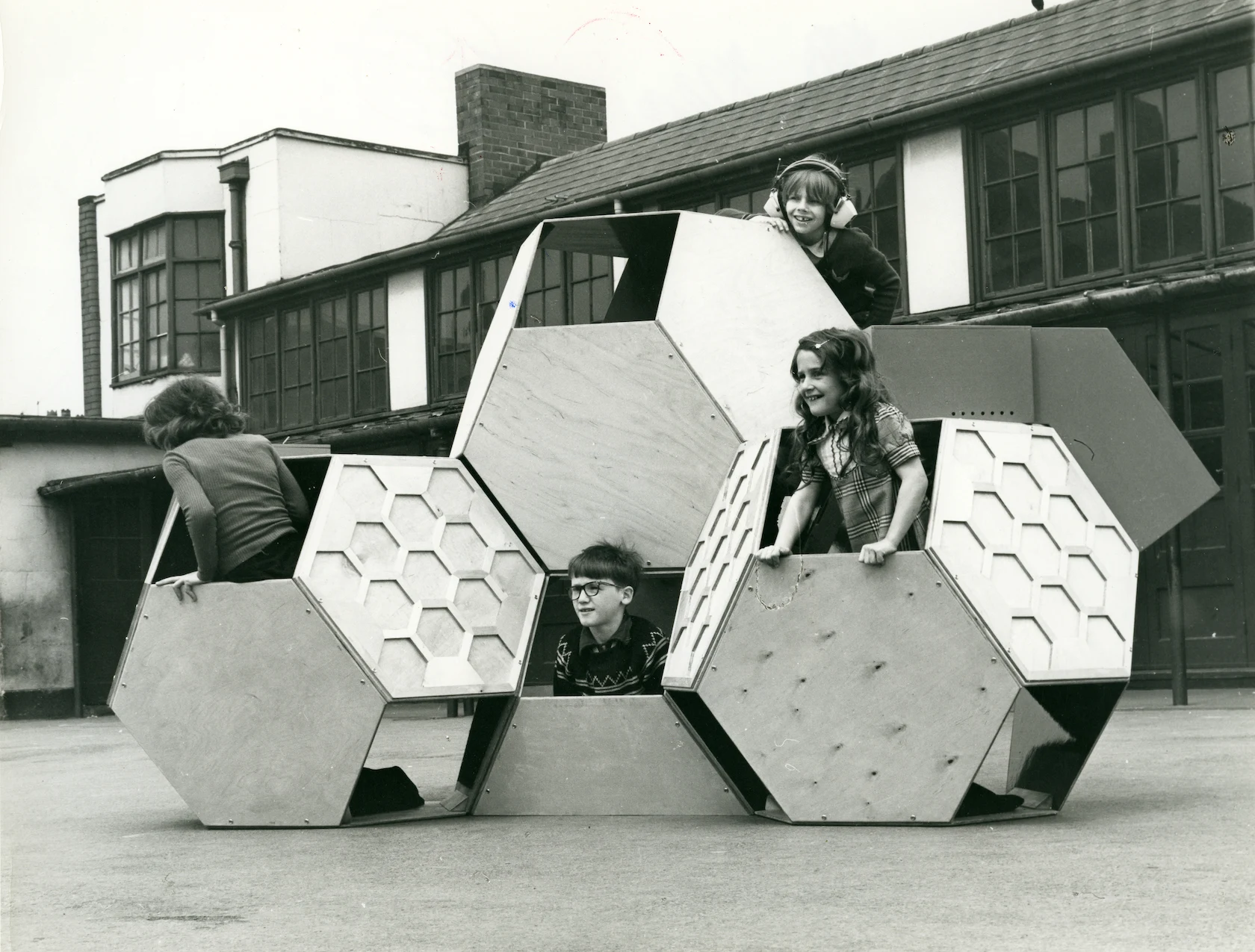 Виктор Папанек, Tetrakaidecahedral (мобильная игровая структура), 1973-1975 гг. © Университет прикладных искусств Вены, Фонд Виктора Дж. Папанека