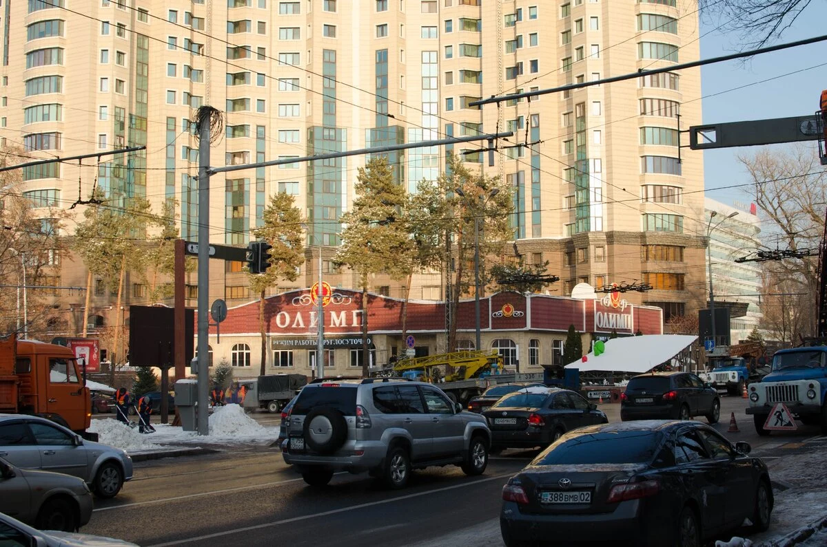 Бухкмекерский центр “Олимп” давит среду своей рекламой ,г Алматы, на пересечении ул Абылай хана и Калинина.