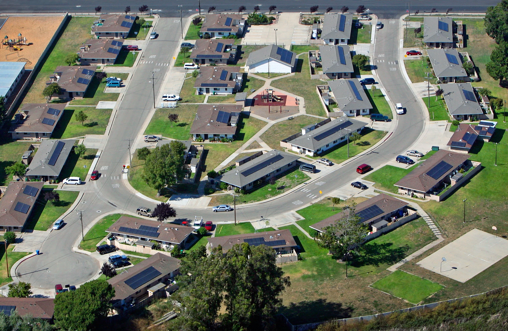 Солнечные панели SolarWorld на крышах жилых домов в Санта-Барбара