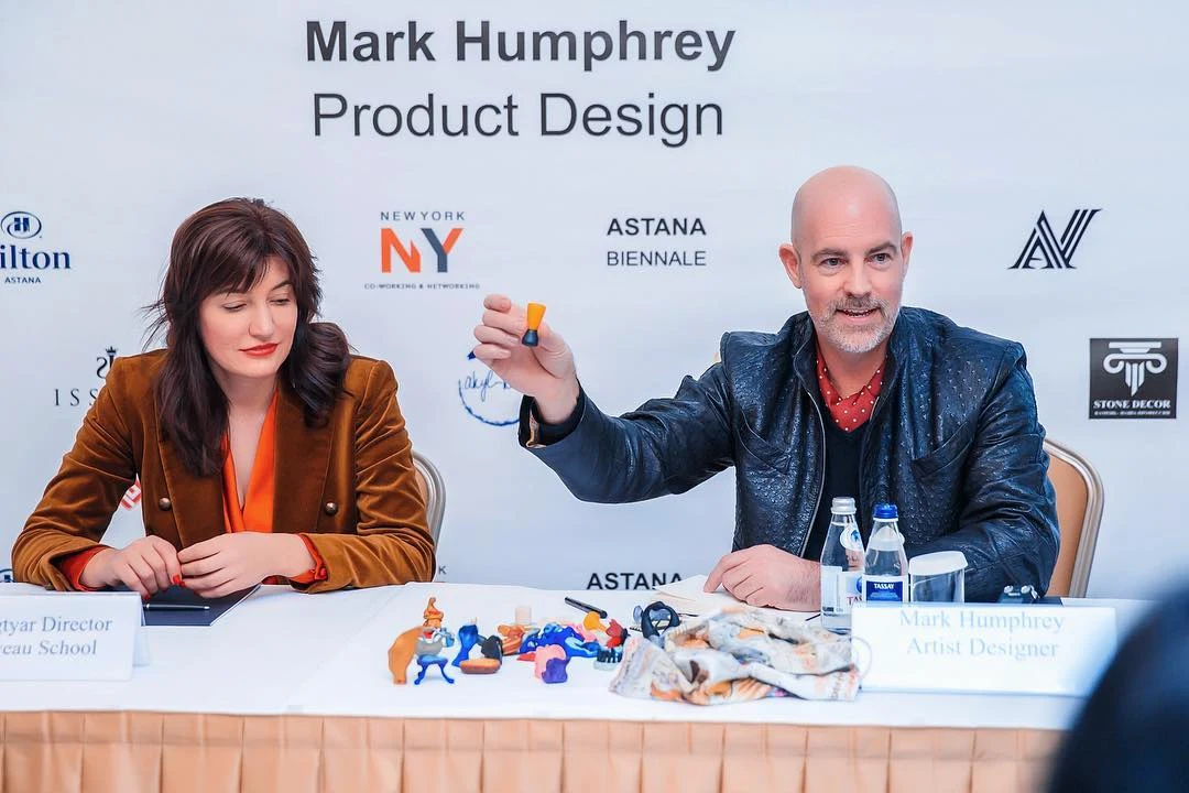 Пресс-конференция в Астане с Марком Хамфри (слева Елена Дегтярь, директор международной школы дизайна Art Nouveau)