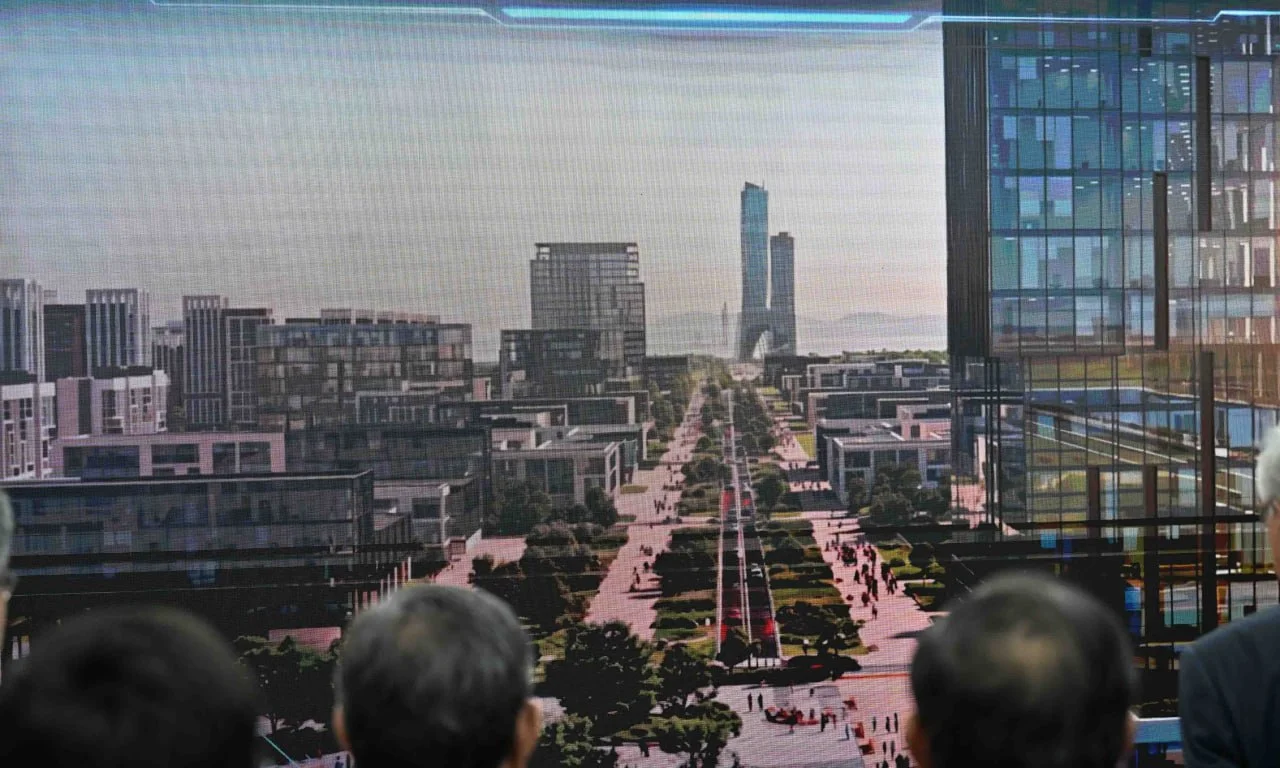 Презентация перспективного архитектурного облика города. Цифровой рендер демонстрирует интеграцию широких пешеходных проспектов с высотной деловой застройкой, задавая современные эстетические и инженерные стандарты для будущих девелоперских проектов.
