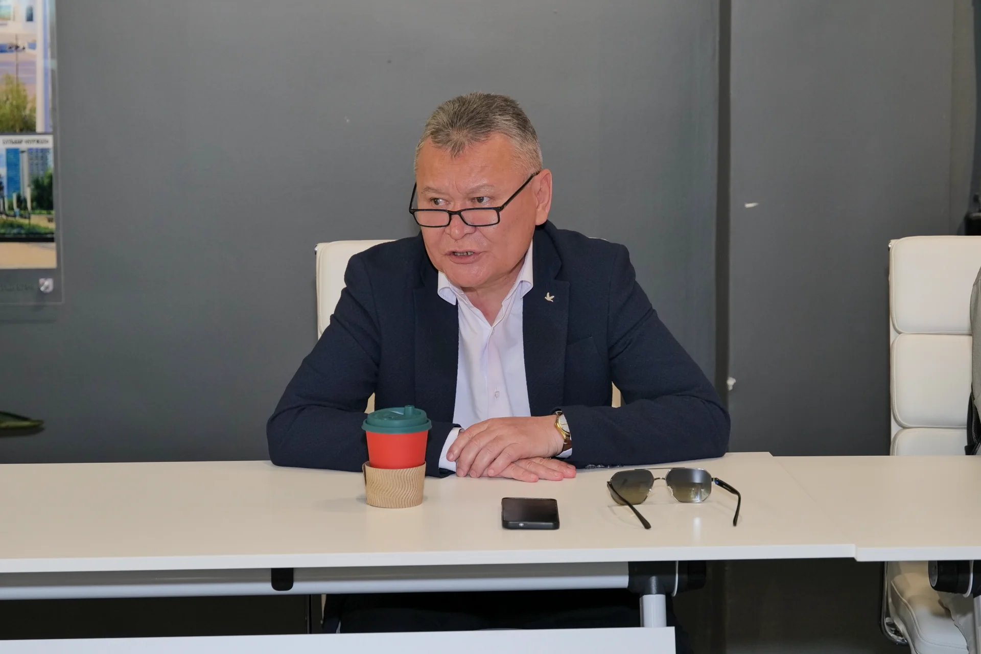Декан кафедры архитектуры ЕНУ Ерлан Сабитов в ходе обсуждения совместных образовательных инициатив