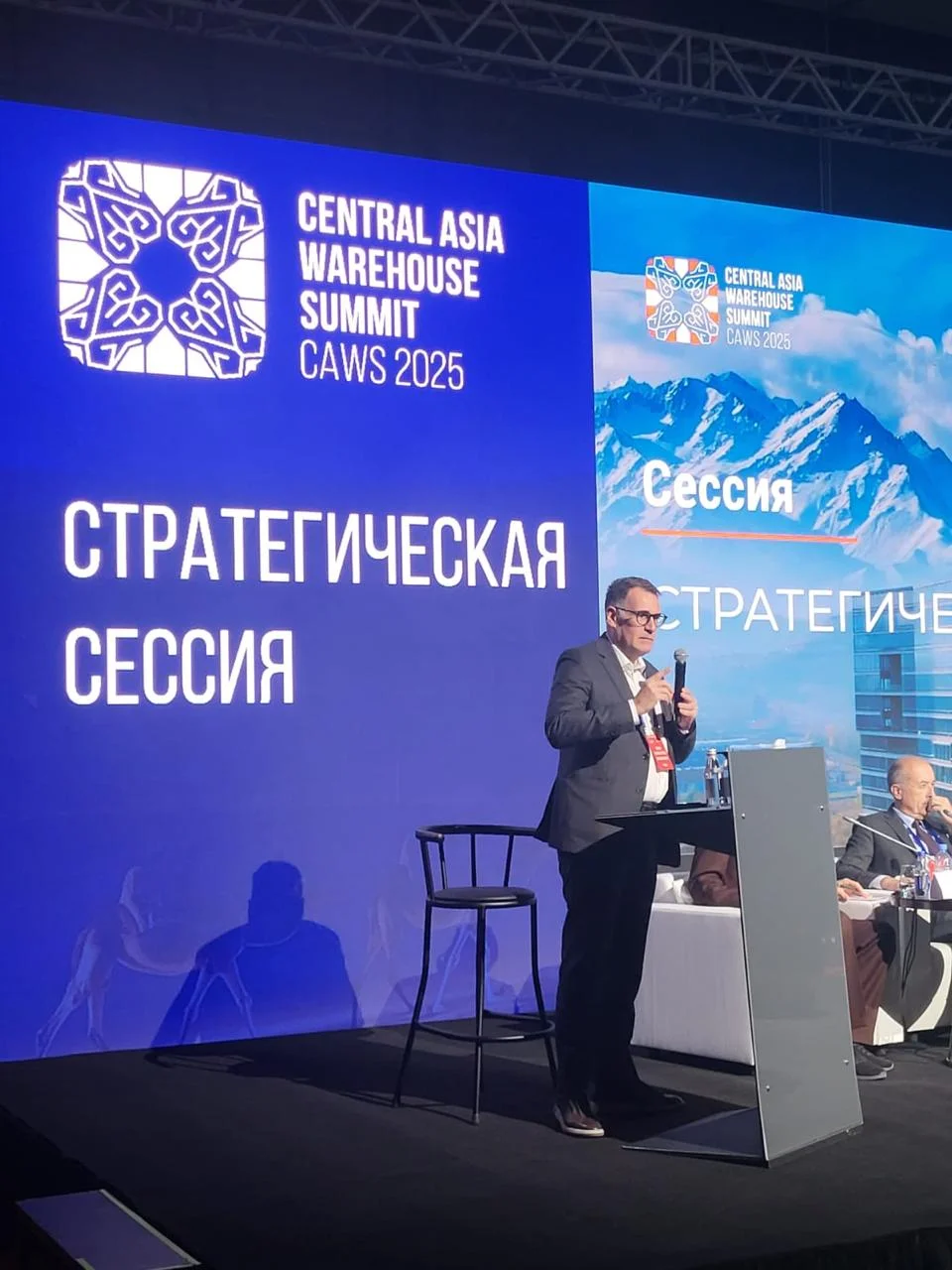 Выступление международных экспертов в рамках стратегической сессии предыдущего саммита CAWS. Мероприятие традиционно собирает ключевых визионеров логистического рынка Центральной Азии.