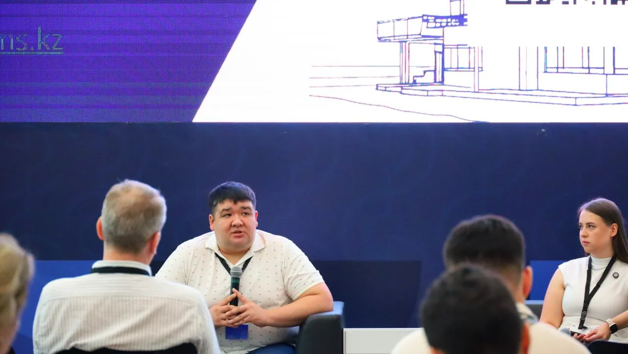 Главный специалист отдела развития и BIM-технологий РГП «Госэкспертиза» Сакен Кашкимбаев осветил практические аспекты проверки информационных моделей экспертными комиссиями.