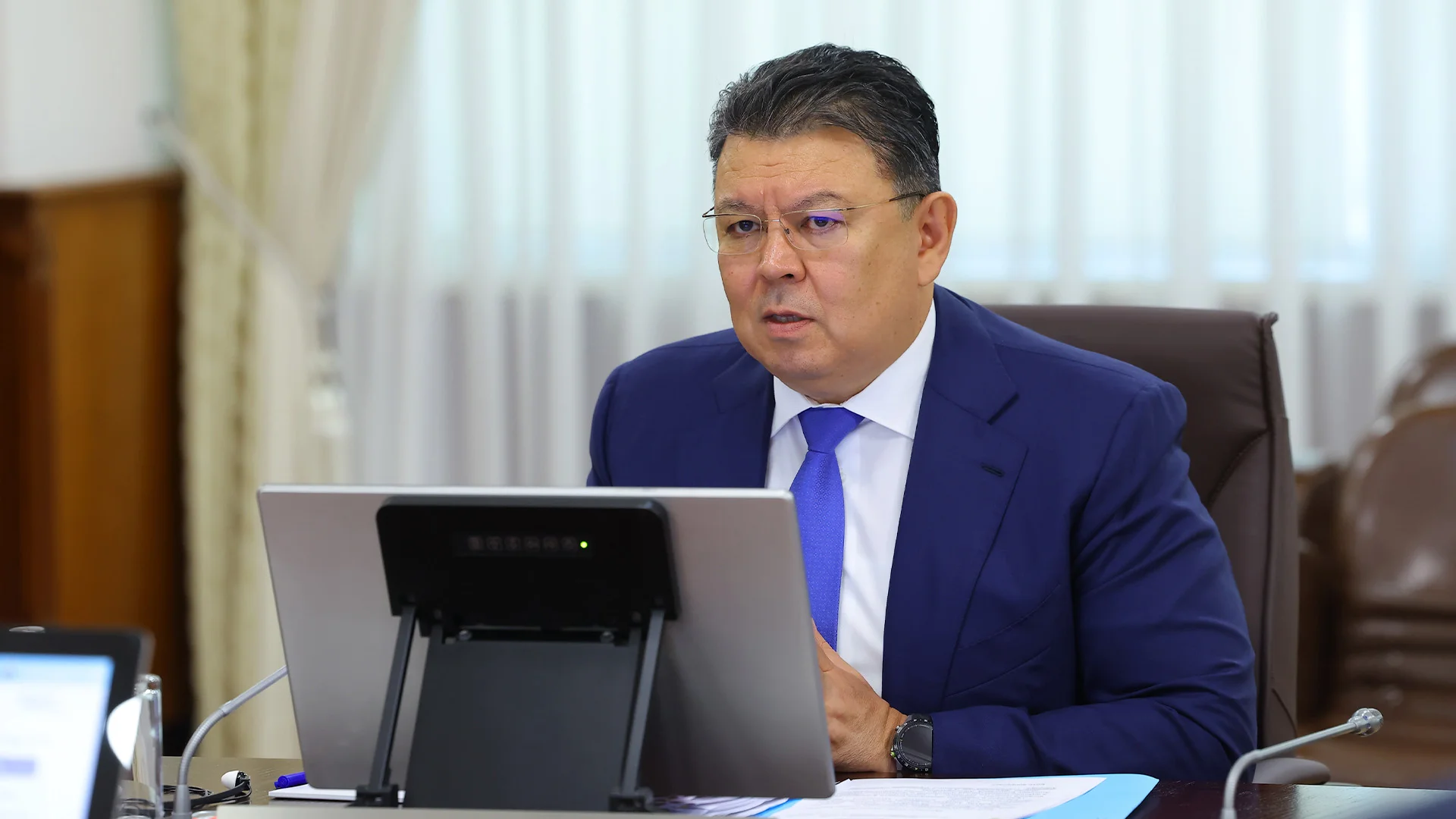 Заместитель Премьер-министра Канат Бозумбаев принимает участие в обсуждении ключевых направлений развития мегаполиса. Заместитель Премьер-министра Канат Бозумбаев принимает участие в обсуждении ключевых направлений развития мегаполиса.