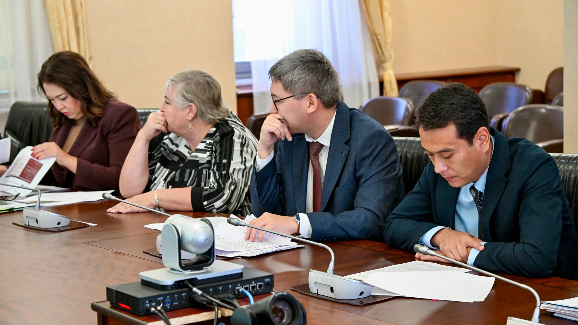 Представители бизнеса и профильных ассоциаций анализируют перспективы унификации стандартов ландшафтного благоустройства. Фото: пресс-служба Премьер-министра РК. Представители бизнеса и профильных ассоциаций анализируют перспективы унификации стандартов ландшафтного благоустройства. Фото: пресс-служба Премьер-министра РК.