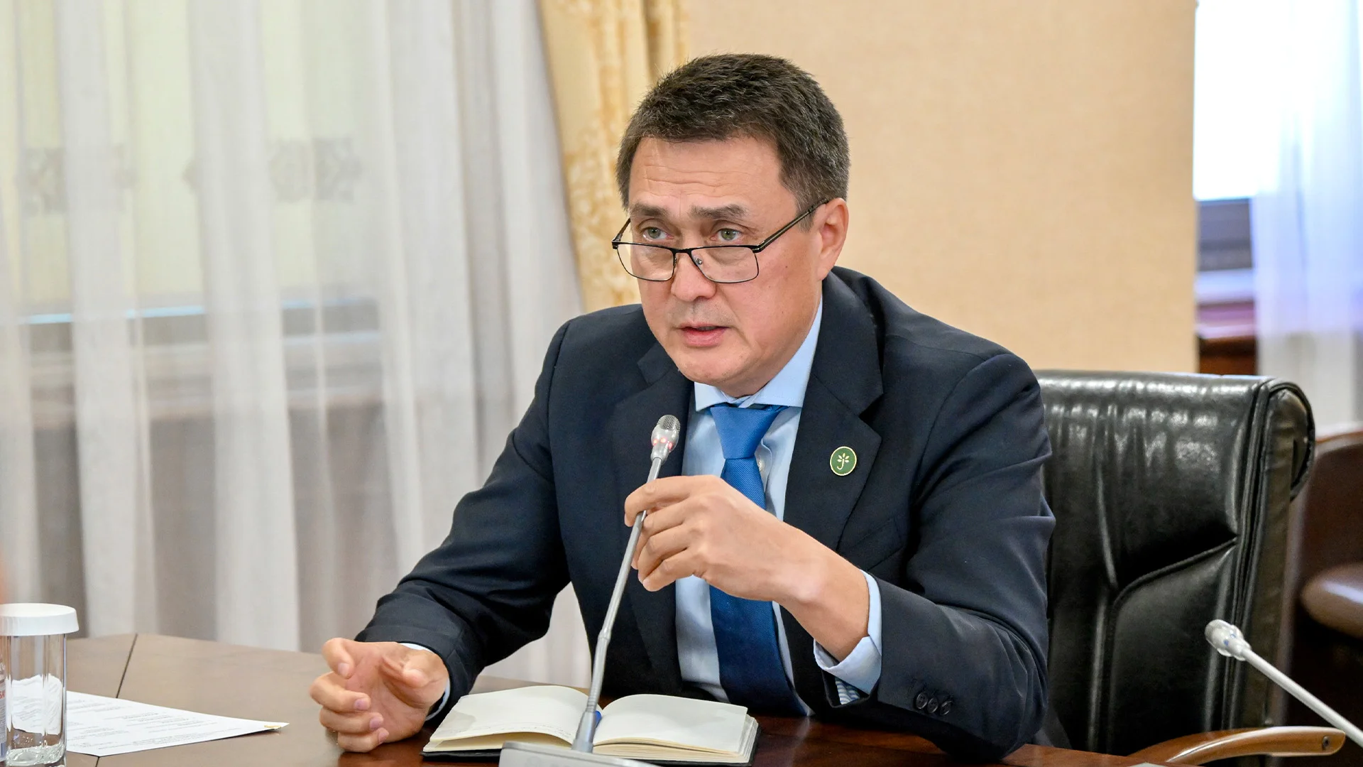 Ерлан Оспанов озвучивает позицию индустрии по вопросам целевого назначения земель и стандартизации посадочного материала. Фото: пресс-служба Премьер-министра РК. Ерлан Оспанов озвучивает позицию индустрии по вопросам целевого назначения земель и стандартизации посадочного материала. Фото: пресс-служба Премьер-министра РК.