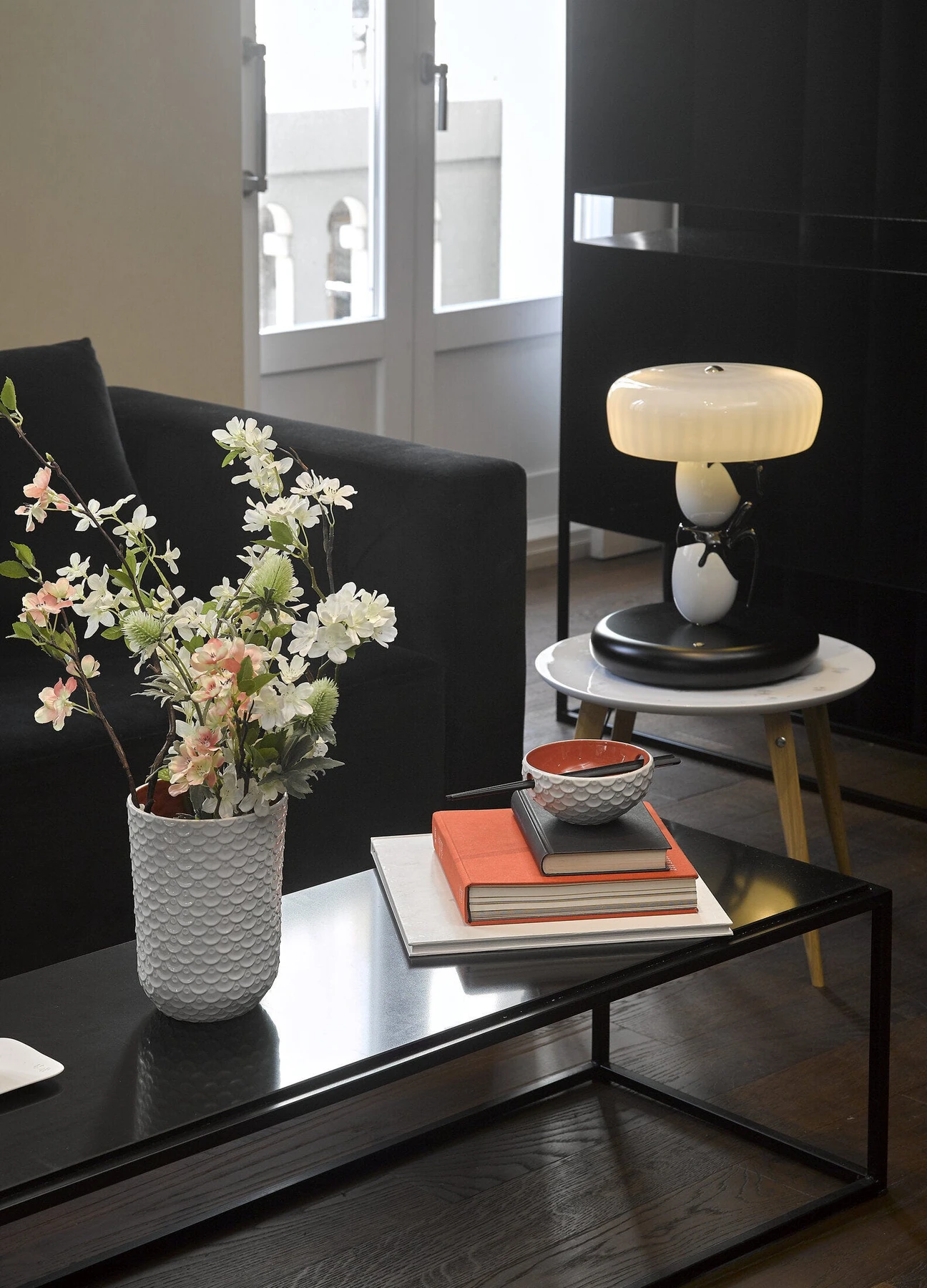 Hairstyle (I/U) Table Lamp