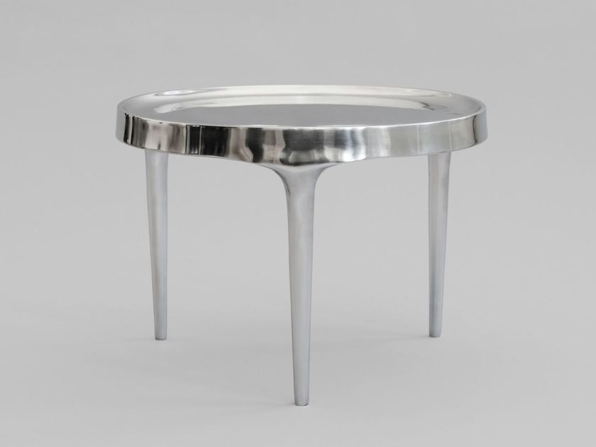 101 Copenhagen
PHANTOM
Round cast iron central coffee table