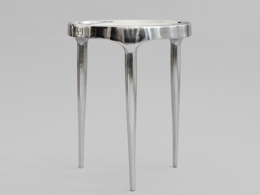 101 Copenhagen
PHANTOM
Round cast iron high side table