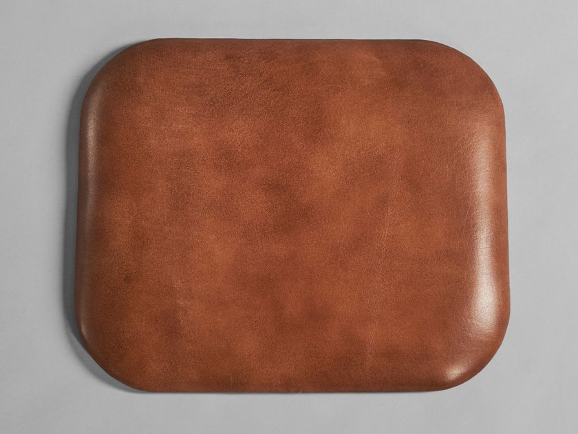 101 Copenhagen
SCULPT
Solid-color square leather cushion
