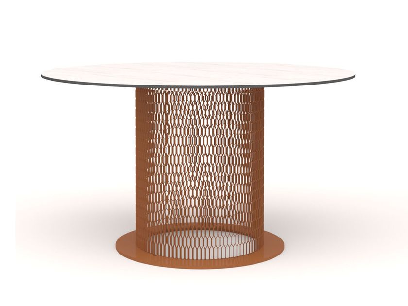 10Deka
VENTURA DINING TABLE
Round HPL garden table