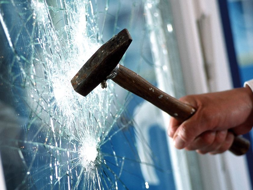 3M
ULTRA SAFETY
Safety and security window film