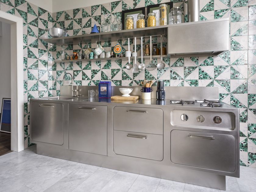 ABIMIS
EGO 31
Linear custom stainless steel kitchen