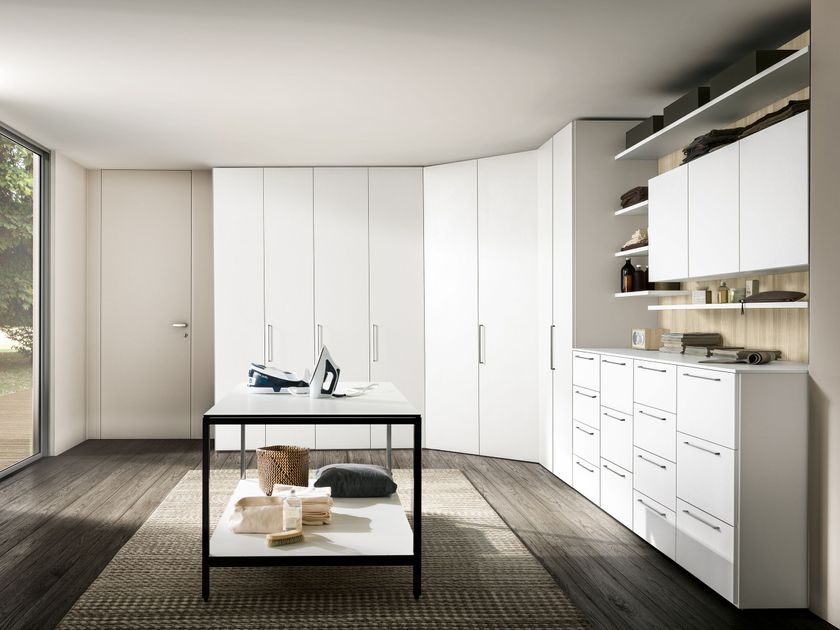 Adok
INTERMEZZO
Laundry room cabinet with hinged doors and drawers