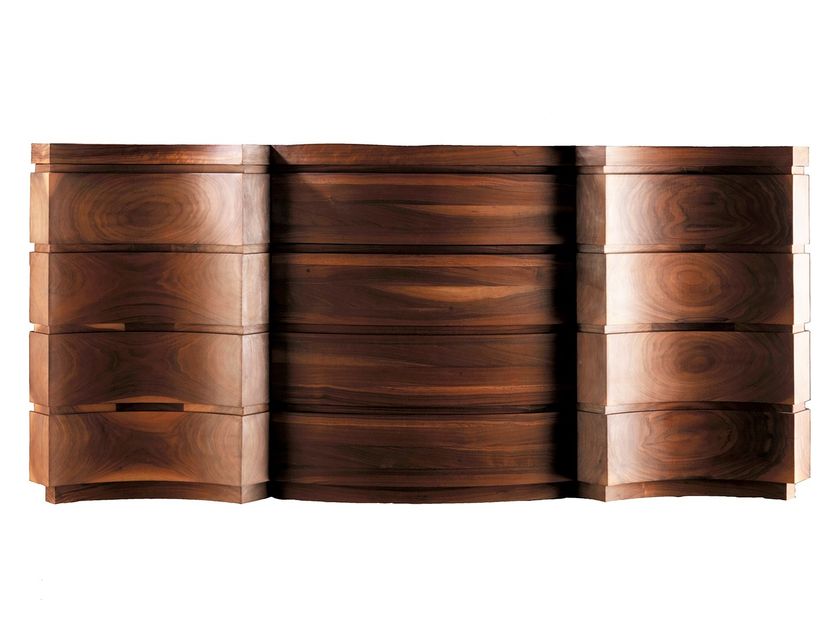 Agrippa
GIORGIO
Walnut chest of drawers