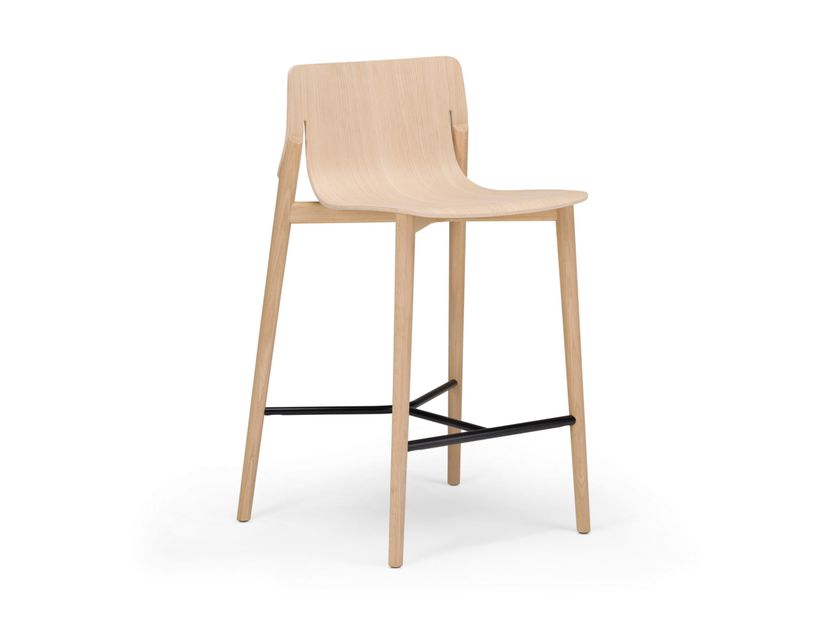 Alias
KAYAK STOOL / 051
High solid wood stool with footrest