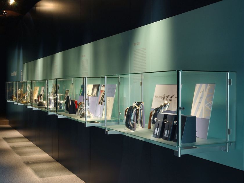 Alinea Design Objects
VISIBILE G
Wall-mounted glass and steel display cabinet