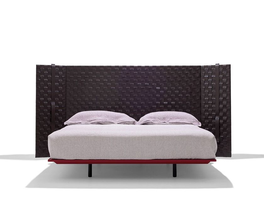 Alto
ORTODOSSO
Leather double bed with high headboard
