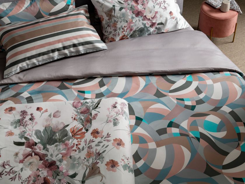 Altrenotti
PINK AND GREY
Reversible printed cotton bedding set