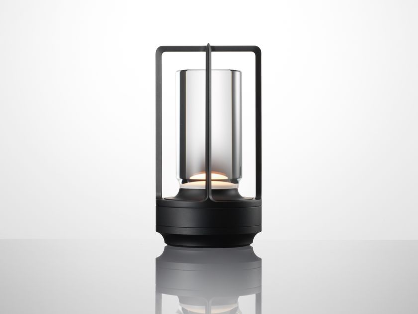 Ambientec
TURN+ ALUMINUM BLACK
LED cordless table lamp with USB charging
