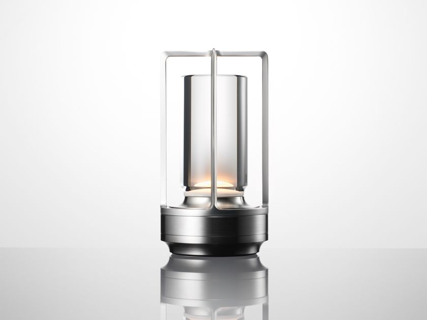 Ambientec
TURN+ STAINLESS STEEL
LED cordless table lamp with USB charging