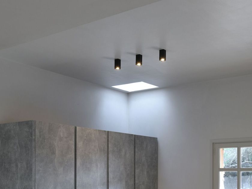 Apure Lighting
ARTUS
Square LED ceiling spotlight