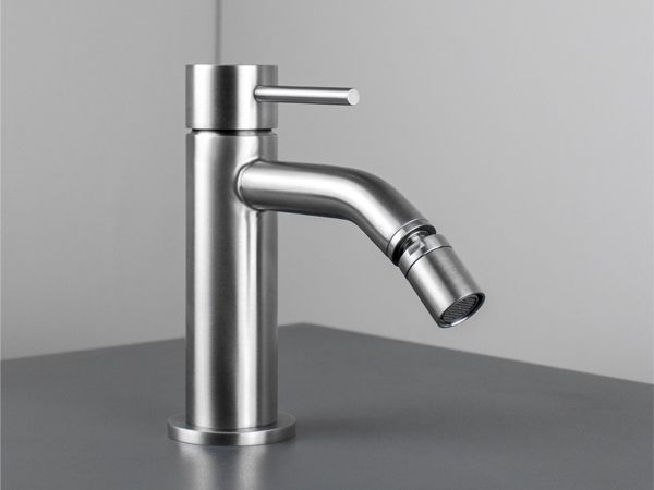 AQUAELITE
METAL 316
Countertop stainless steel bidet mixer