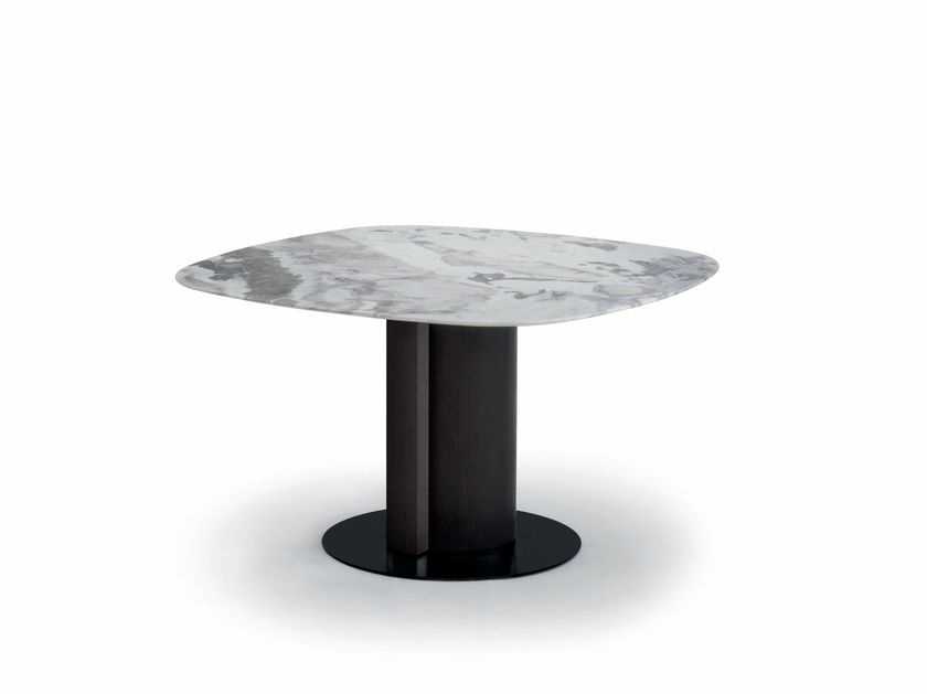 arflex
PAIR
Square table with central base