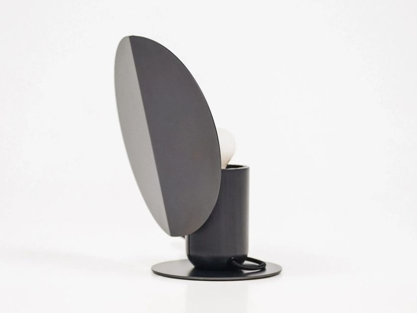 ArmoniusLab
MINIFICUS
Acid etched iron table lamp