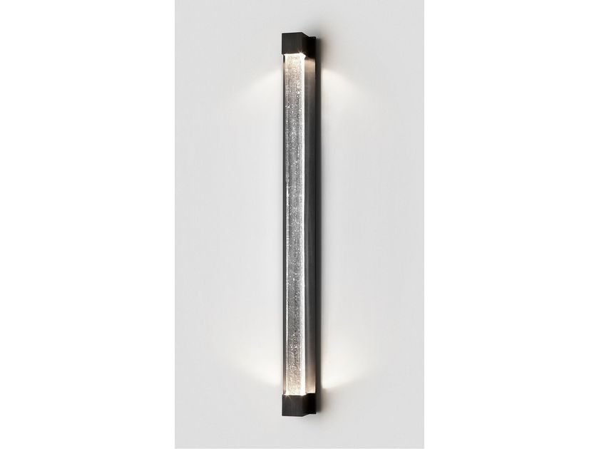 Articolo Studios
FINI
Blown glass wall light