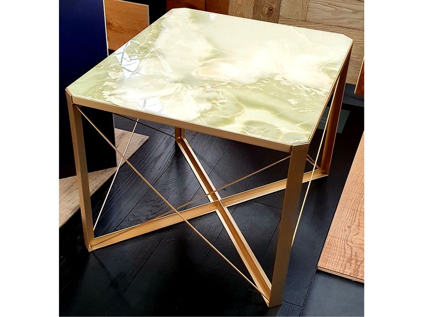 Atelier of Architecture
JAMES
Square steel coffee table with onyx top