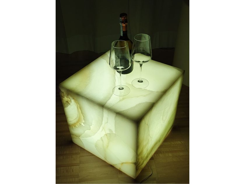 Atelier of Architecture
WINSTON
Onyx coffee table with light