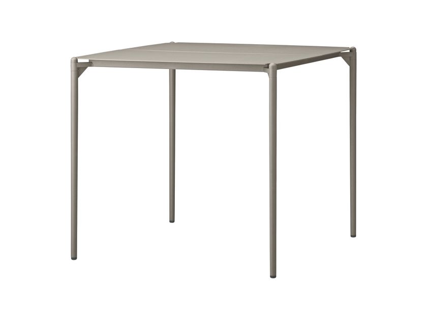 AYTM
NOVO
Square steel garden table