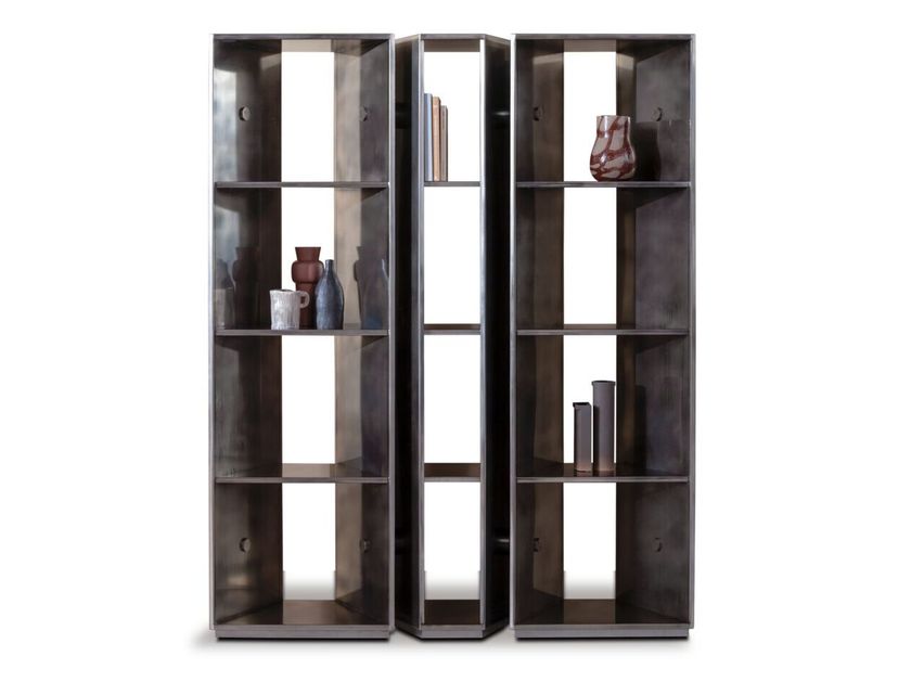 Baxter
Y25
Wall-mounted stainless steel bookcase